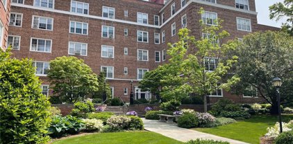 8 Midland Gardens Unit #1I, Eastchester