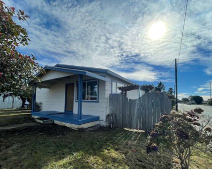 595 Keller, Crescent City