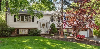 118 Bumble Bee Cir, Shrewsbury