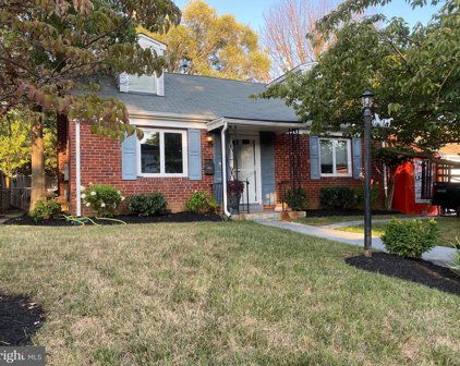 1813 S Nelson St S, Arlington