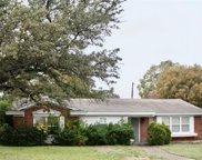 5220 Wedgway  Drive, Fort Worth image