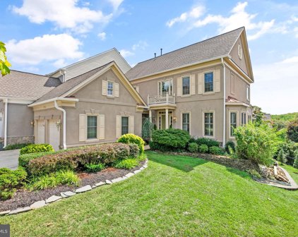 6273 Kingfisher Ln, Alexandria