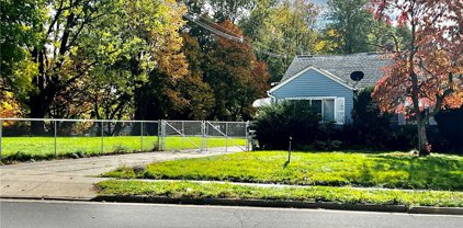 878 Vernon Odem Boulevard, Akron