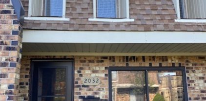 2032 Country Club Drive Unit #17-8G, Woodridge
