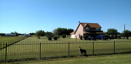 253 Shamrock Dr, Floresville