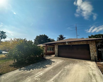 201 Laken Dr, West Palm Beach