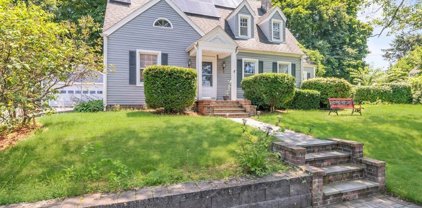 38 Upper Beverly Hills, West Springfield