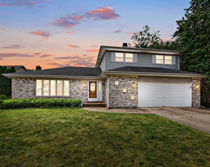 1521 Russell Court, Arlington Heights