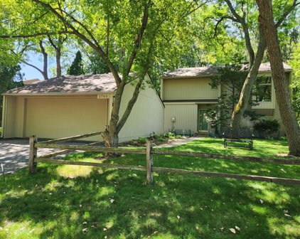 1765 Black Oaks Lane N, Plymouth