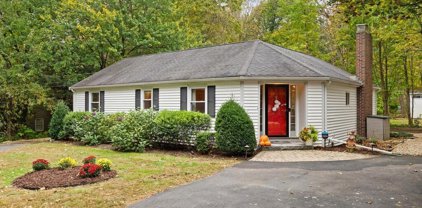 89 Brook Rd, Sharon