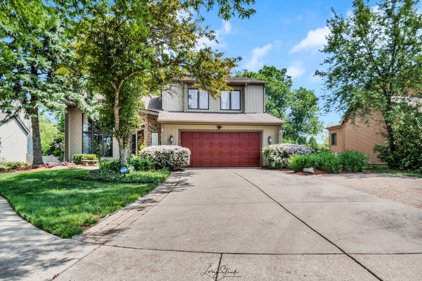 1279 Golf View Drive, Woodridge