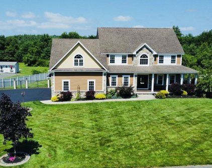 16 Pheasant Run, Belchertown