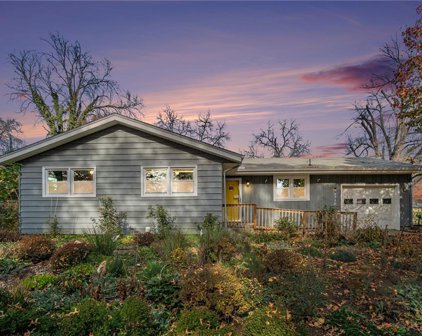 1716 Kent Terrace, Lawrence