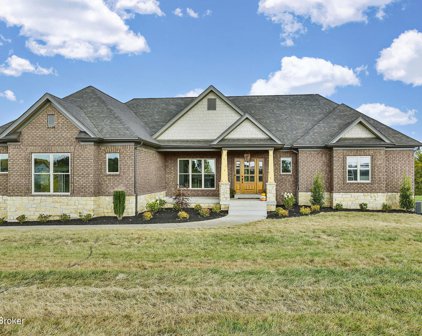 660 S Stallard Dr, Shelbyville