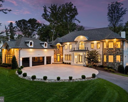 8600 Brook Rd, Mclean
