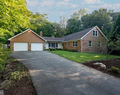 5113 Colebrook Pl, Alexandria