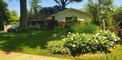 7212 Churchill Rd, Mclean