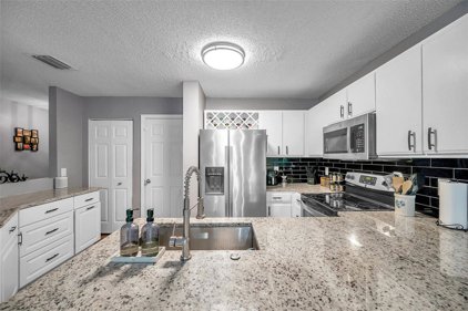 4135 Winding River Way, Land O' Lakes
