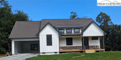 102 Silver Springs Drive, Sparta