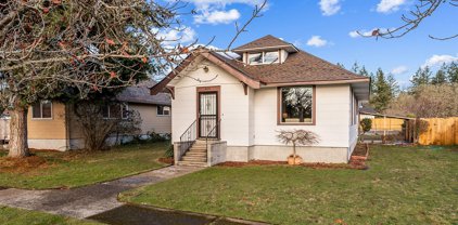 409 Louviers Avenue, Dupont