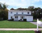 126 Blue Point Road W, Holtsville image