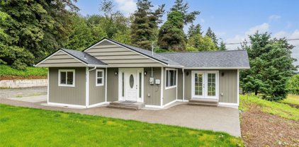 6124 Pioneer Way E, Puyallup