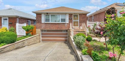 160-55 25th Avenue, Whitestone