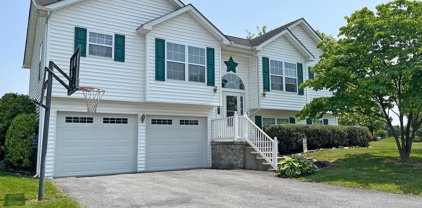 338 Thoreau Dr, Inwood