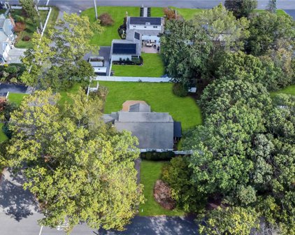 105 Elliot Avenue, Lake Grove