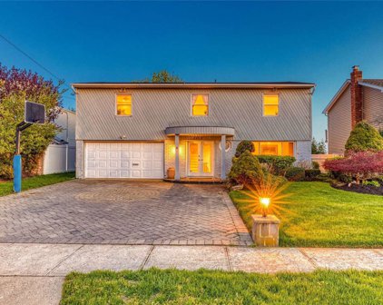 3410 Hewlett Avenue, Merrick