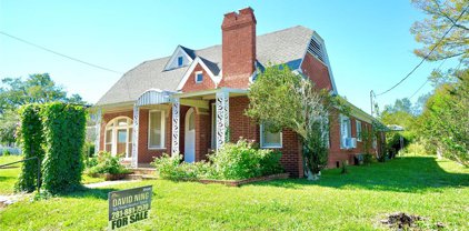 206 Thomas Street, Center