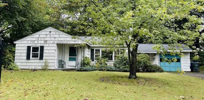 15 Amos Dr., Springfield