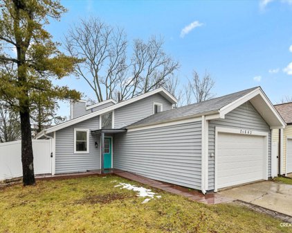 2S643 Wildwood Court, Warrenville