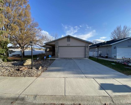 8209 Willowdale Dr, Garden City