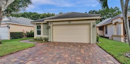 9213 Arborwood Cir, Davie