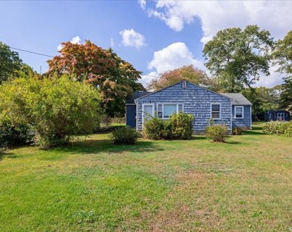 646 Blue Point Road, Holtsville