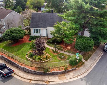 137 Holden Dr, Manassas Park