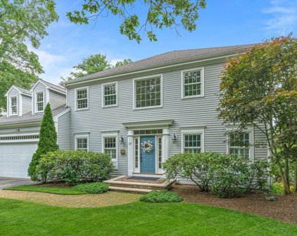 17 Crown Ridge Rd, Wellesley