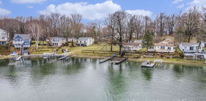 11417 Lakeshore Drive, Plainwell