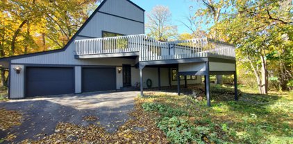 1725 Old Oak Court, Brookfield