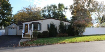42 Irene Street, Lindenhurst