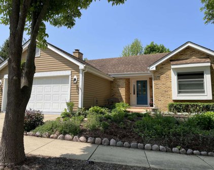 415 River Bluff Circle, Naperville