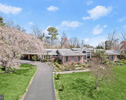 9111 Cherbourg Dr, Potomac