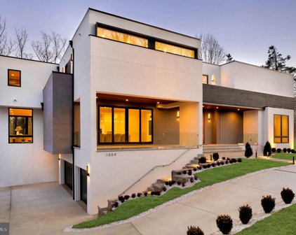 1059 Rector Ln, Mclean