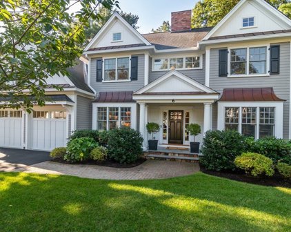6 Halsey Avenue, Wellesley