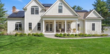 137 Randall Rd, Stow