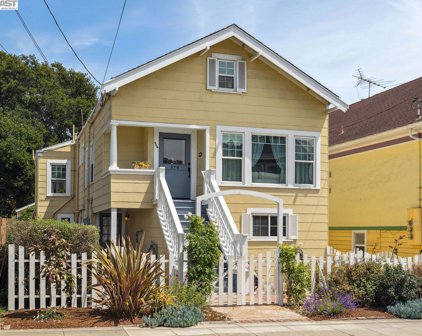 876 Walnut St, Alameda