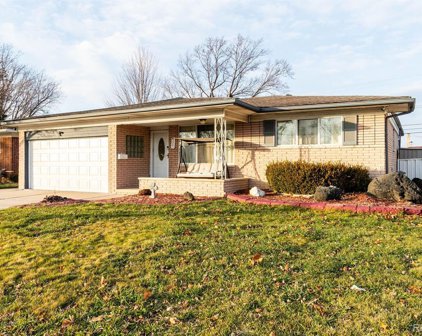 8605 CRESTVIEW, Sterling Heights