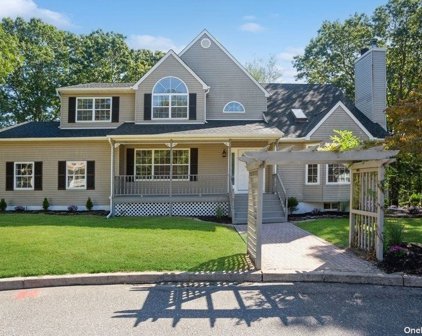 125 5th Avenue, Holtsville