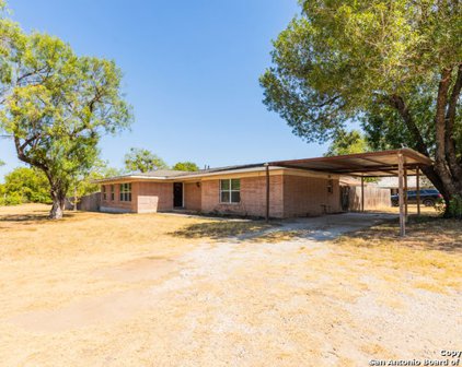 112 Warhorse Dr, Devine